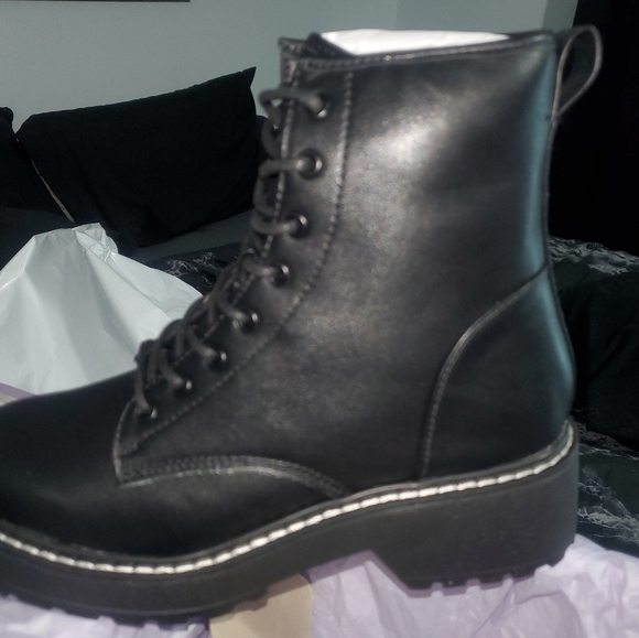 STEVE MADDEN COMBAT BOOTS - Picture 3 of 5